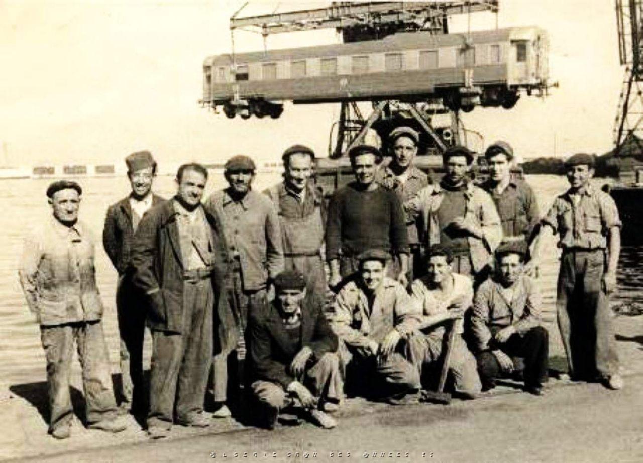 Oran- 052- travail sur les quais.jpg